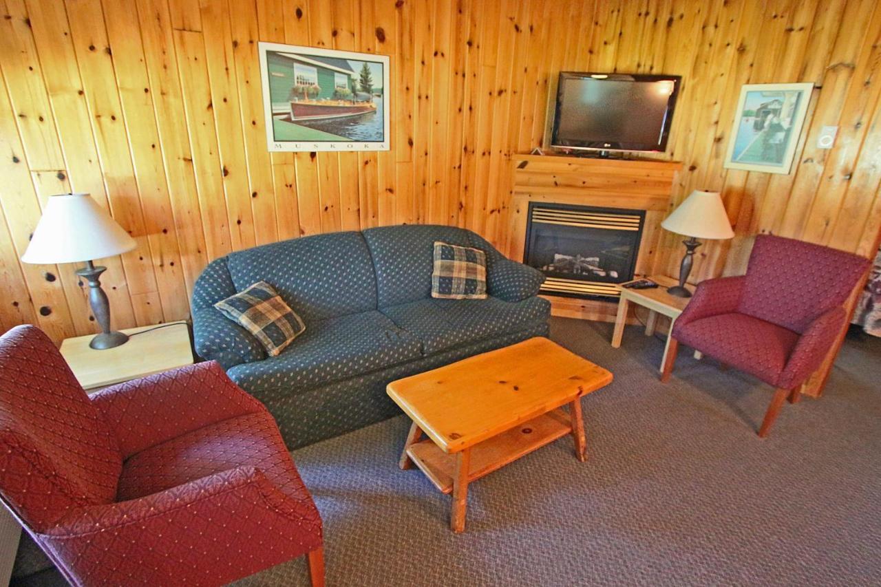 הנטסוויל Colonial Bay Motel And Cottages מראה חיצוני תמונה