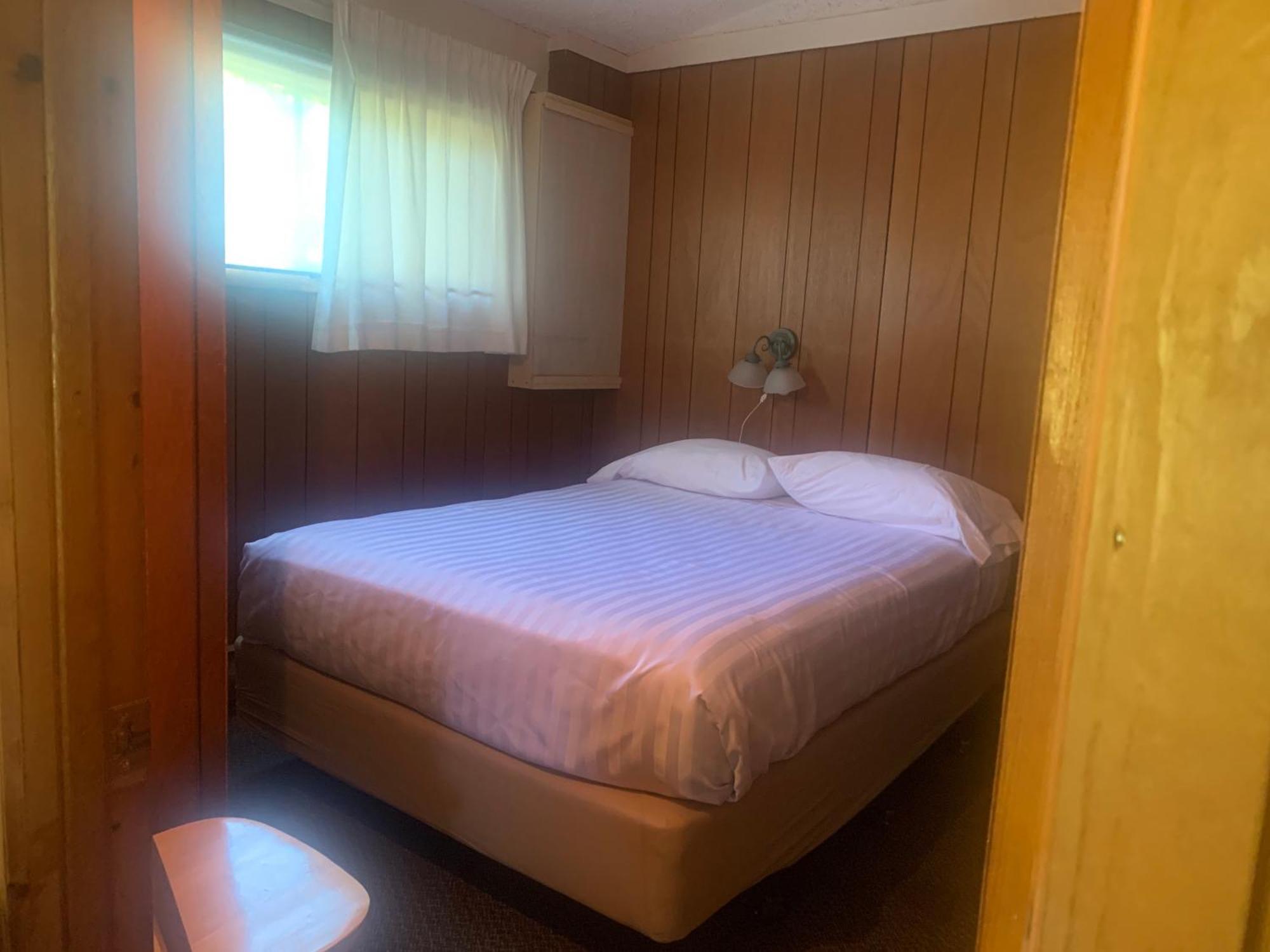הנטסוויל Colonial Bay Motel And Cottages מראה חיצוני תמונה