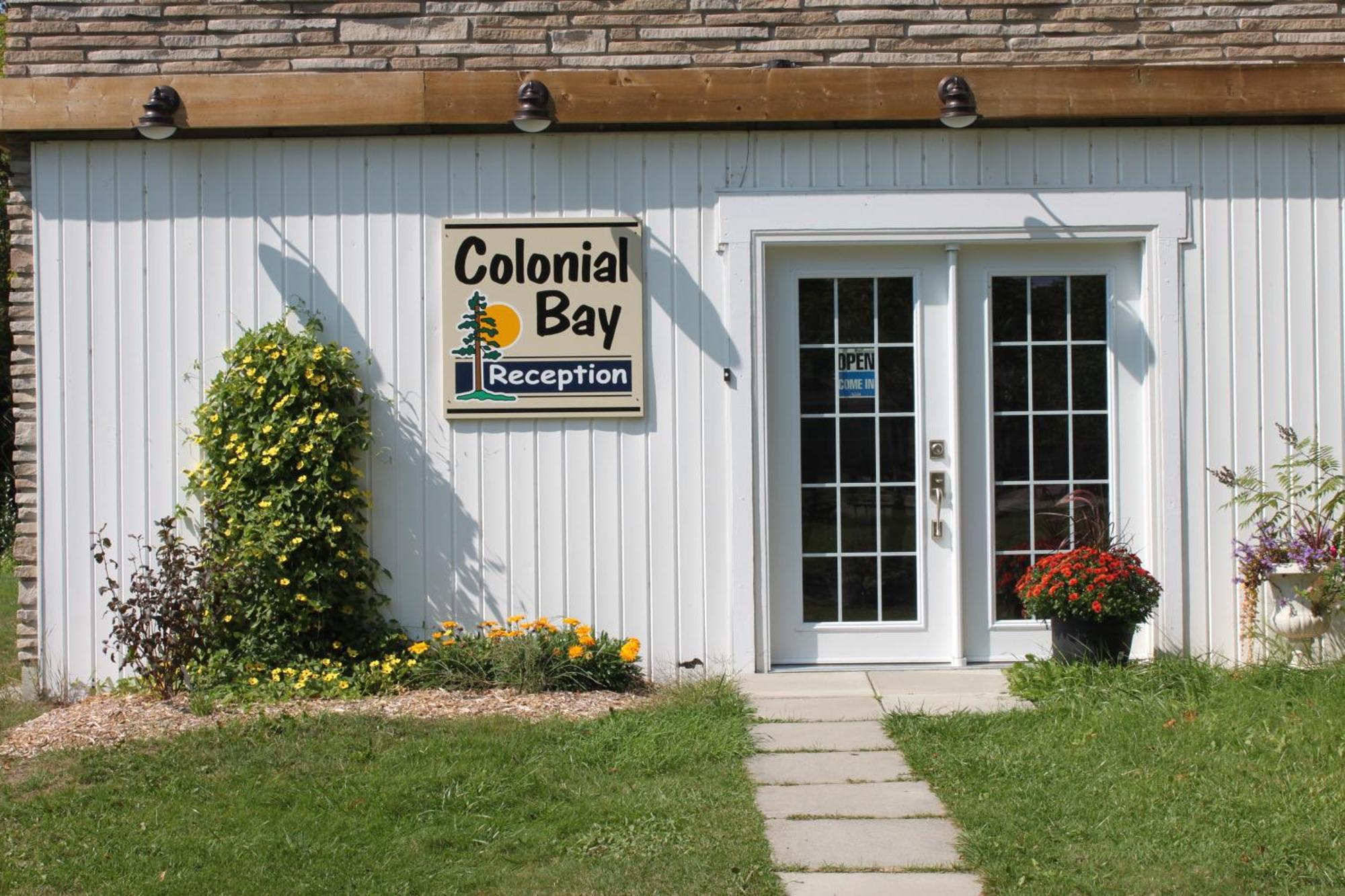 הנטסוויל Colonial Bay Motel And Cottages מראה חיצוני תמונה