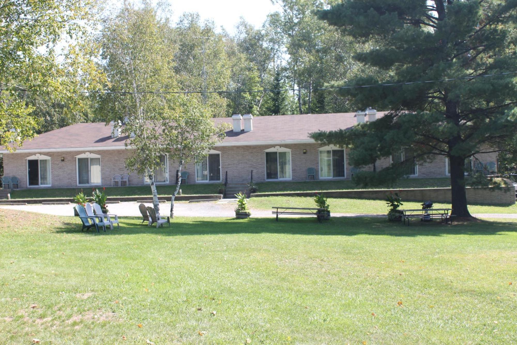 הנטסוויל Colonial Bay Motel And Cottages מראה חיצוני תמונה