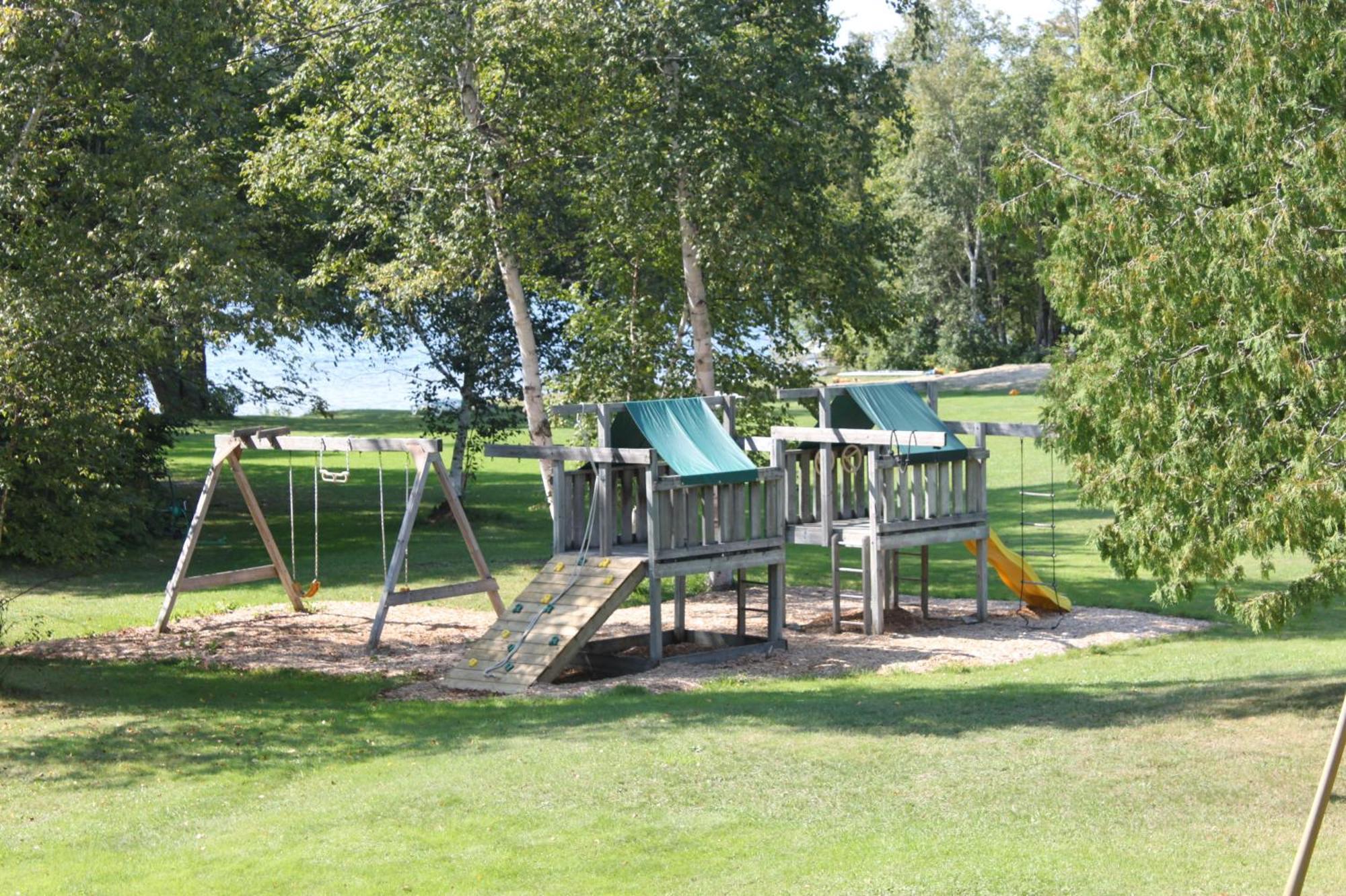הנטסוויל Colonial Bay Motel And Cottages מראה חיצוני תמונה