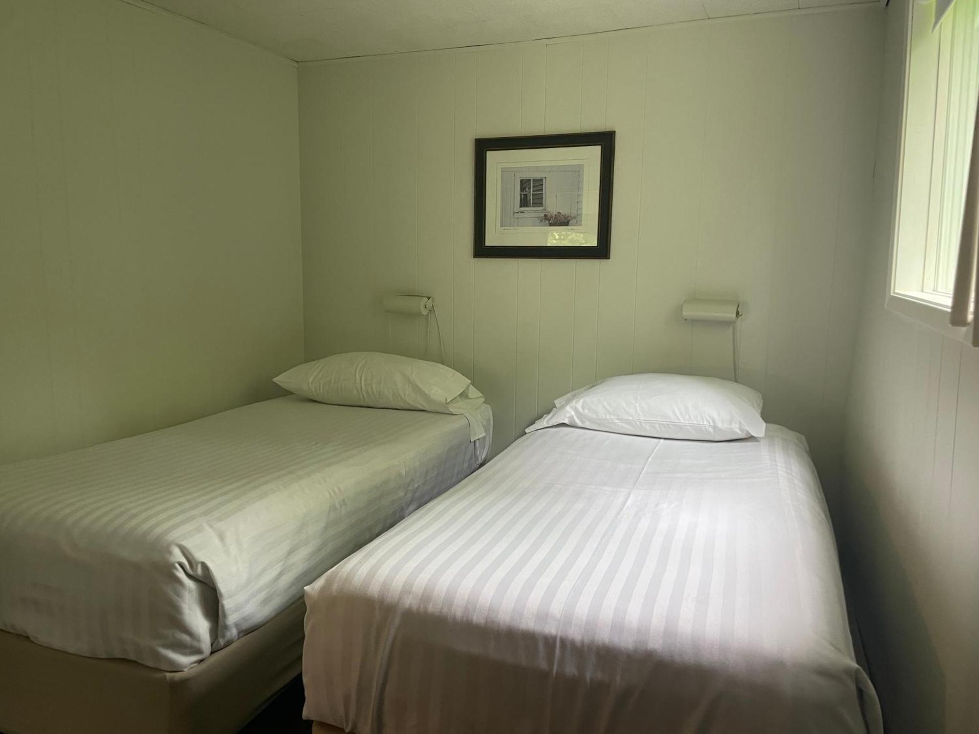 הנטסוויל Colonial Bay Motel And Cottages מראה חיצוני תמונה